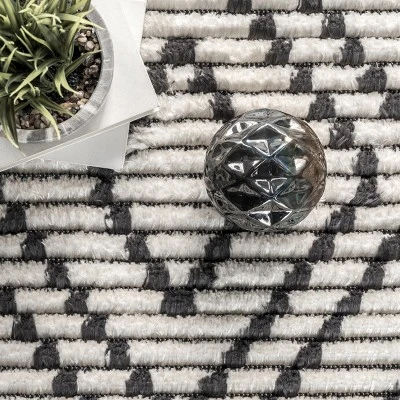 NuLOOM Tatiana Soft Shaggy Textured Modern Diamond Fringe Area Rug 7 NuLOOM Tatiana Soft Shaggy Textured Modern Diamond Fringe Area Rug - Image 5