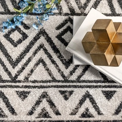 NuLOOM Lucci Machine Washable Aztec Area Rug 7 NuLOOM Lucci Machine Washable Aztec Area Rug - Image 5