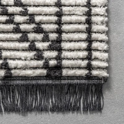 NuLOOM Tatiana Soft Shaggy Textured Modern Diamond Fringe Area Rug 6 NuLOOM Tatiana Soft Shaggy Textured Modern Diamond Fringe Area Rug - Image 4